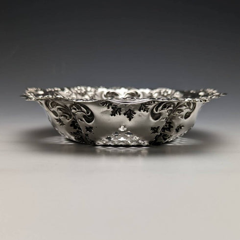 1897年 英国アンティーク 純銀 ボンボンディッシュ 直径15cm William Neale